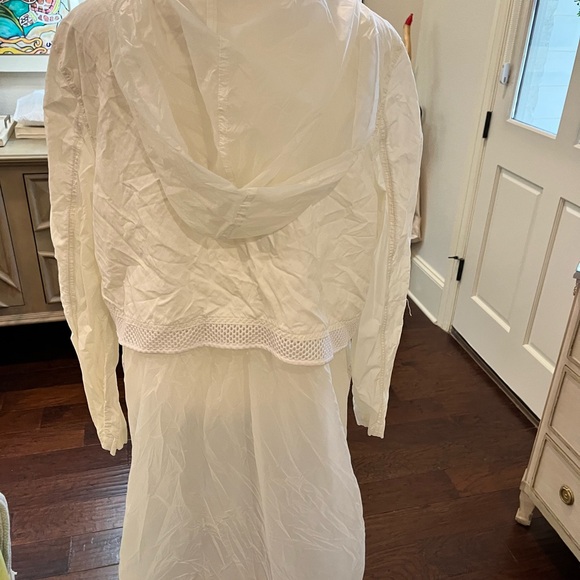 Elie Tahari hooded windbreaker/rain jacket - Picture 8 of 13